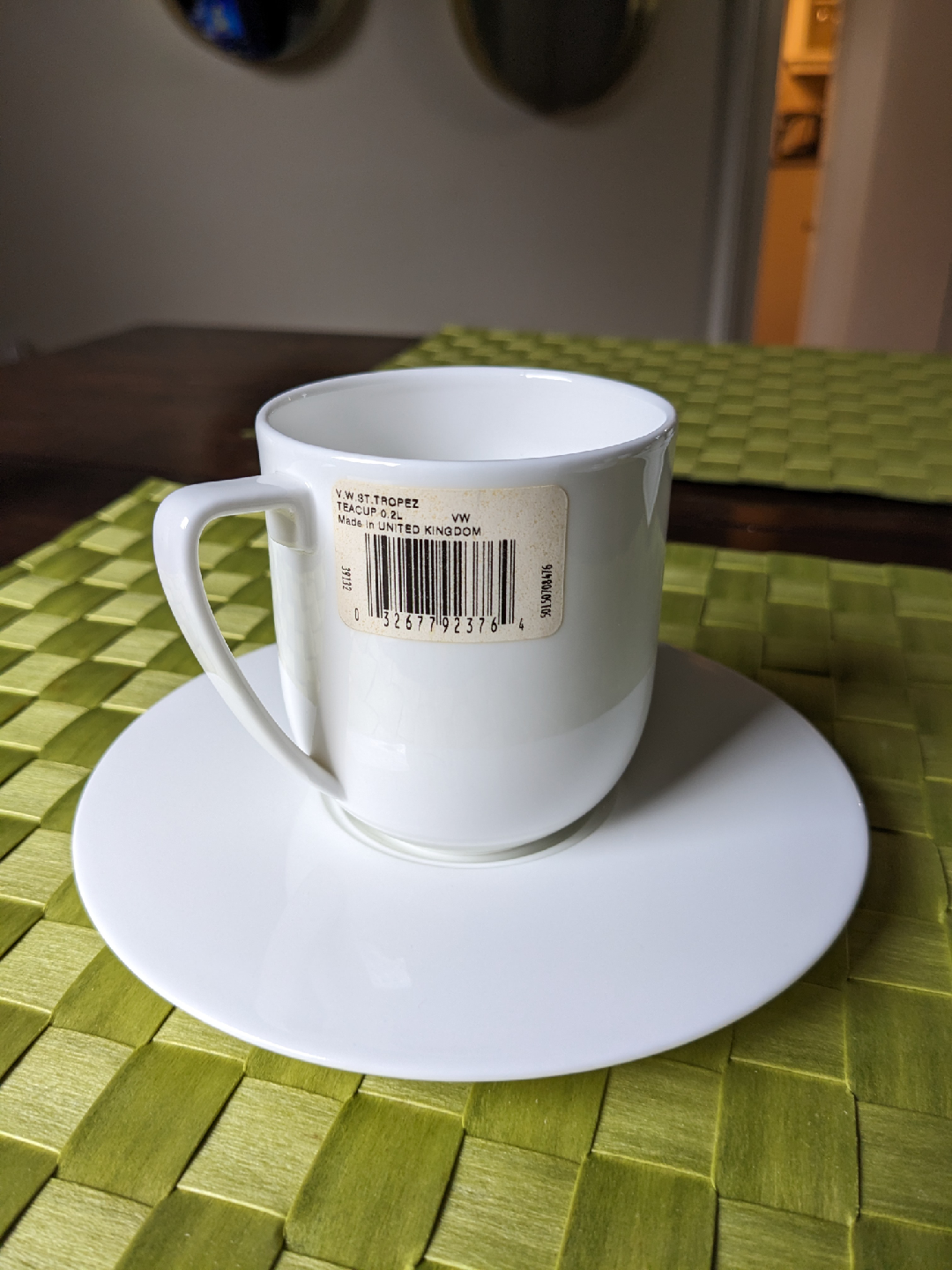 Set of Vera Wang Cups and Saucers - Like New - photo 3