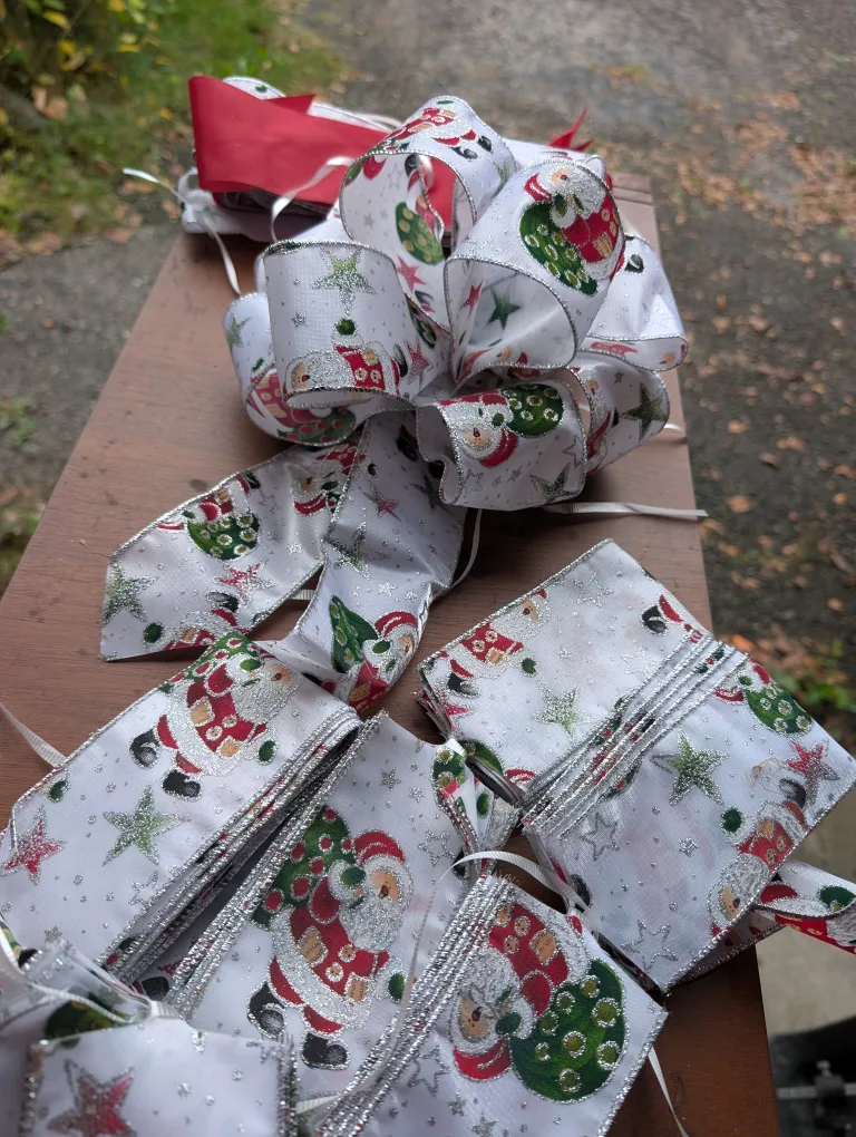 Christmas Ribbon Bows with Santa Design image indicator(3)