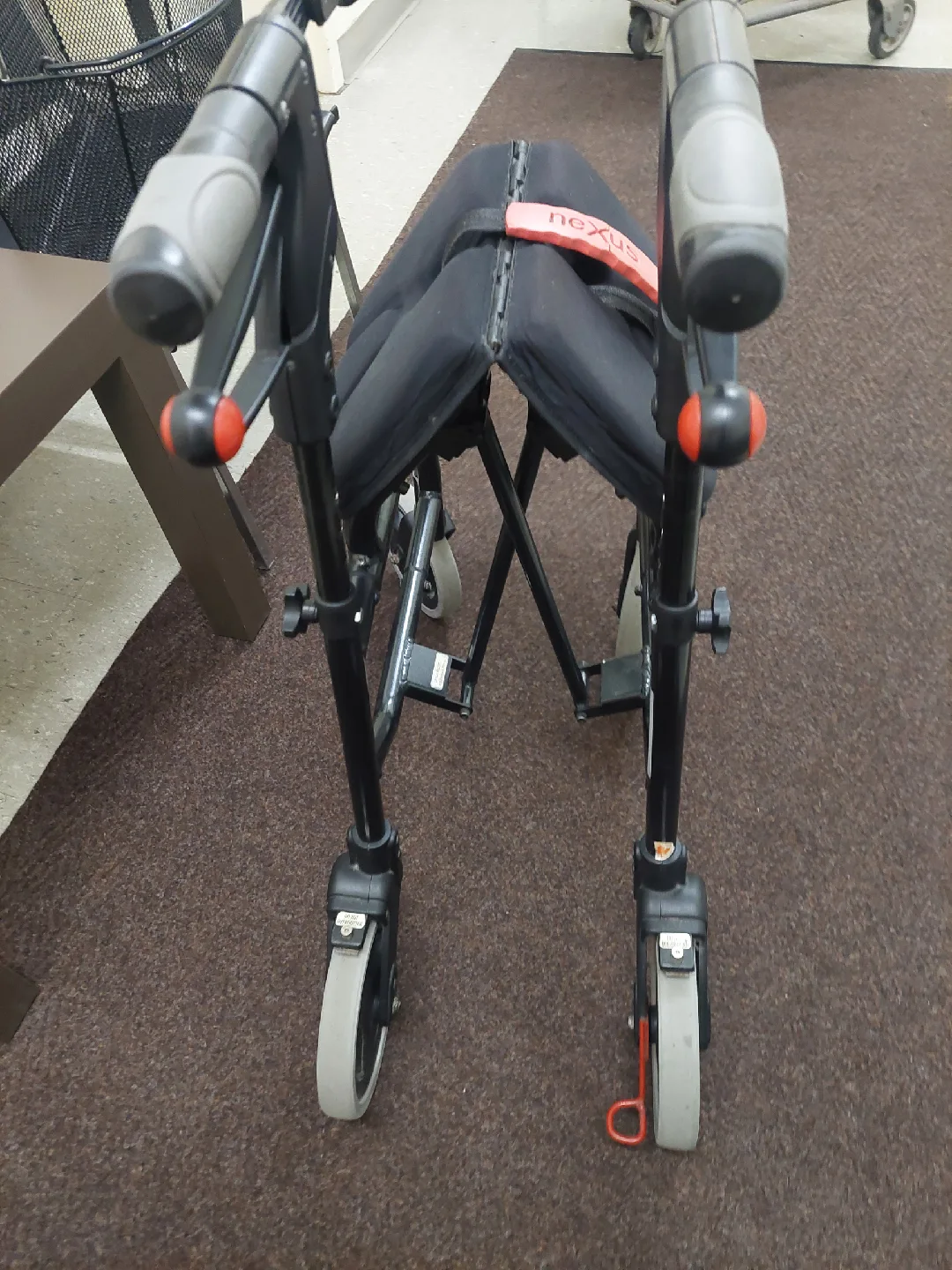 Nexus Walker with Seat & Basket image indicator(5)