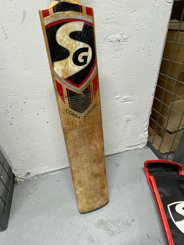 SG Cobra Xtreme Cricket Bat with Cover - photo 3
