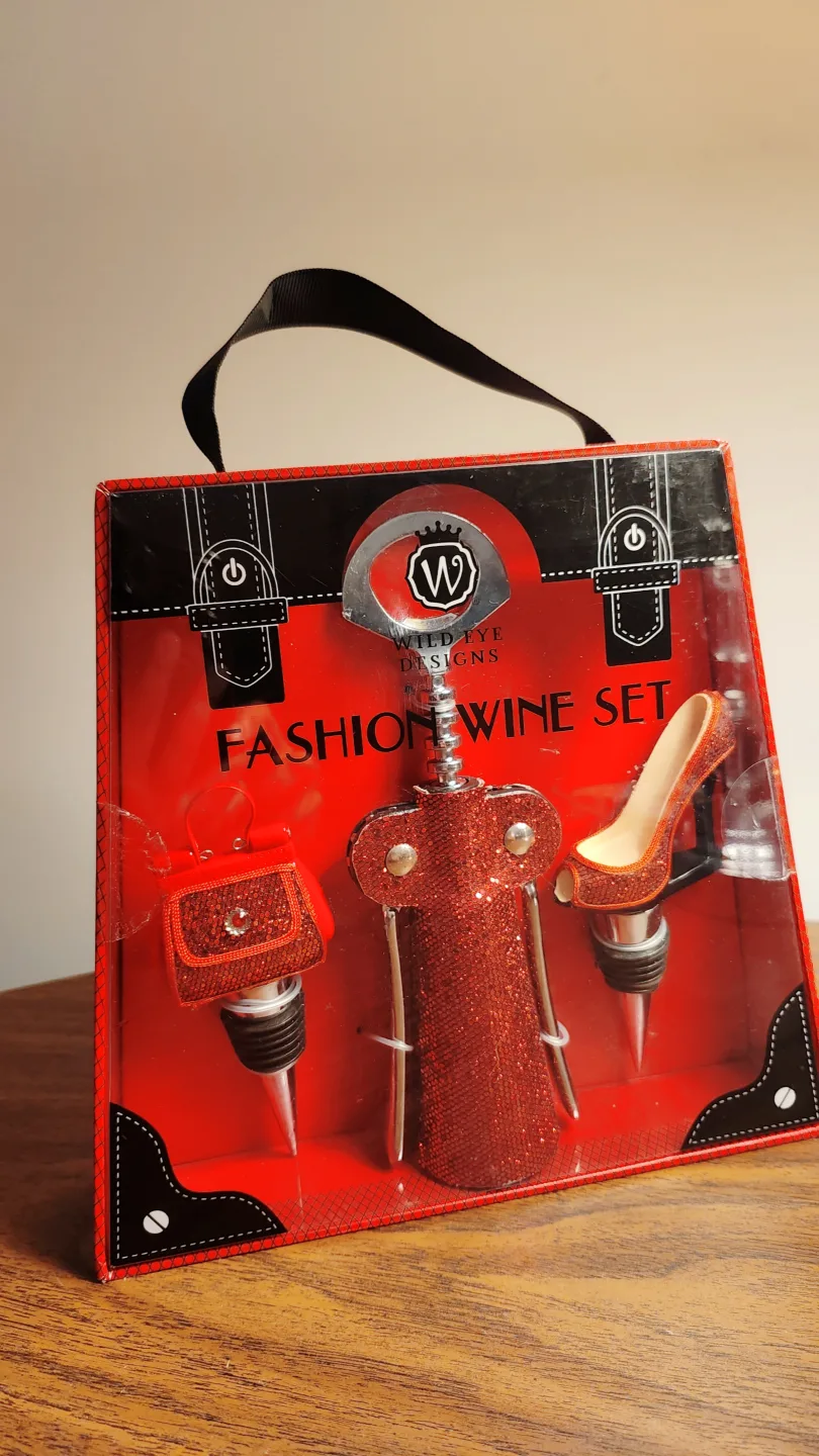 Wild Eye Designs Fashion Wine Set - New in Box! image indicator(2)