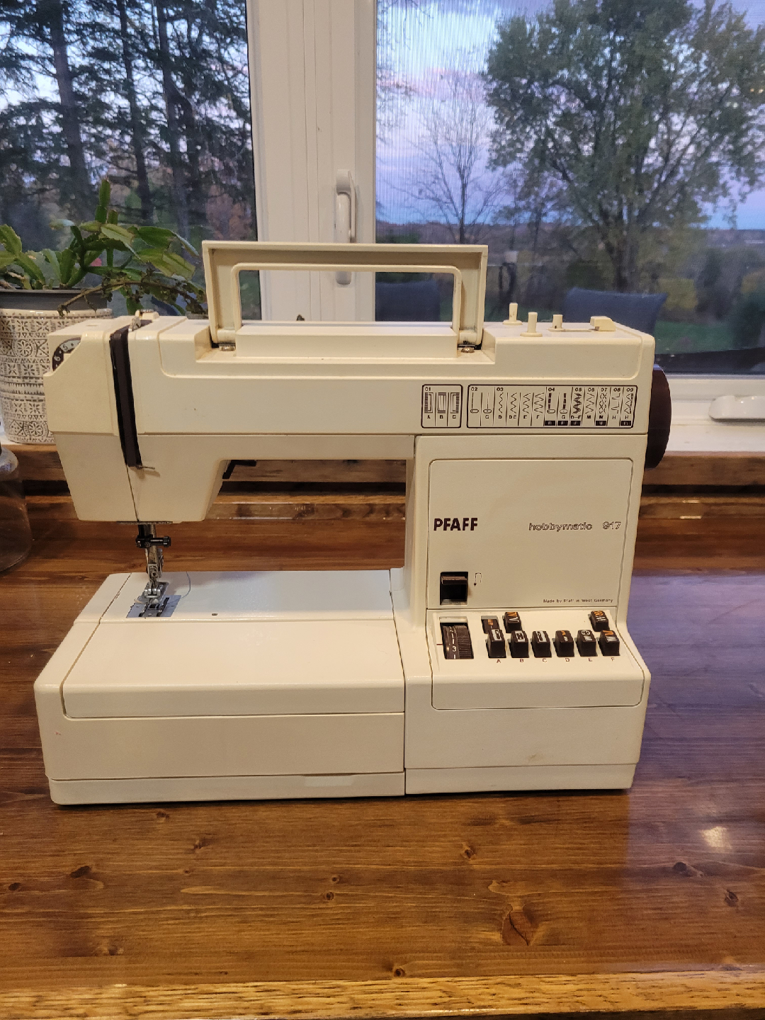 Pfaff Hobbymatic 917 Sewing Machine