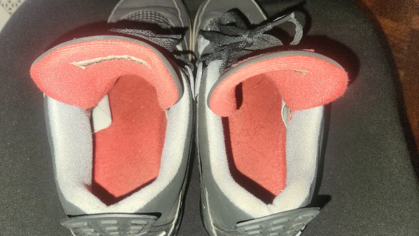 Nike Air Jordan 4 Retro image indicator(4)