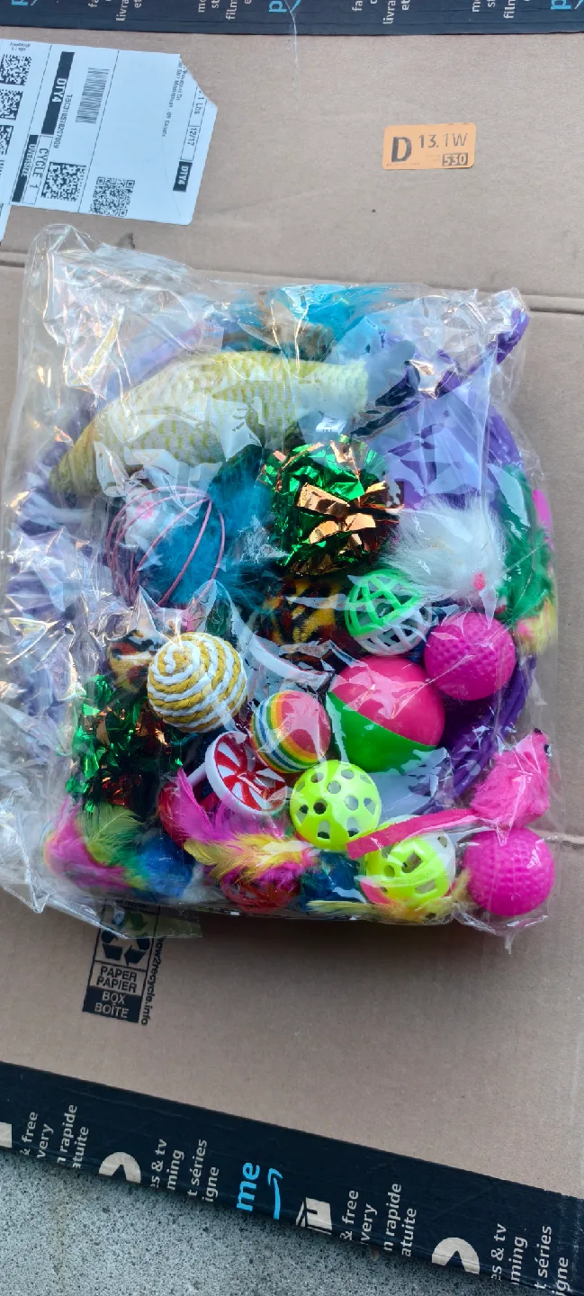 28pc Mixed Cat Toys - Balls, Fish, Tunnel image indicator(5)