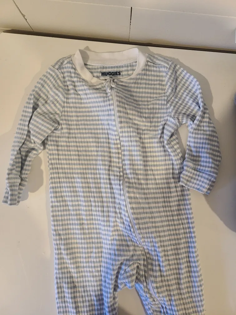 6 Baby Sleepers - 9 months image indicator(2)