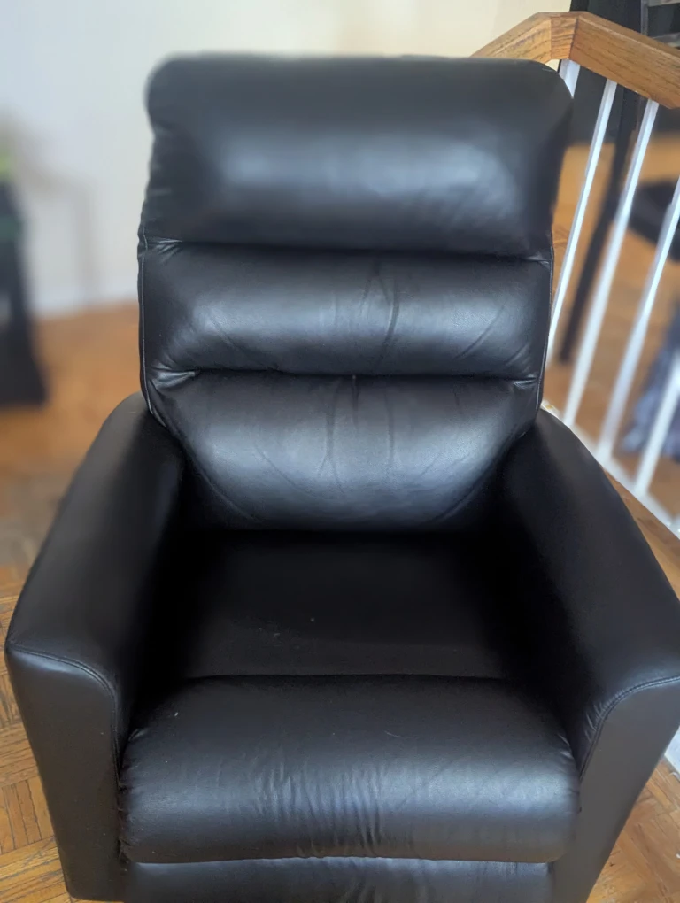 LA-Z-BOY Wall Recliner - Black