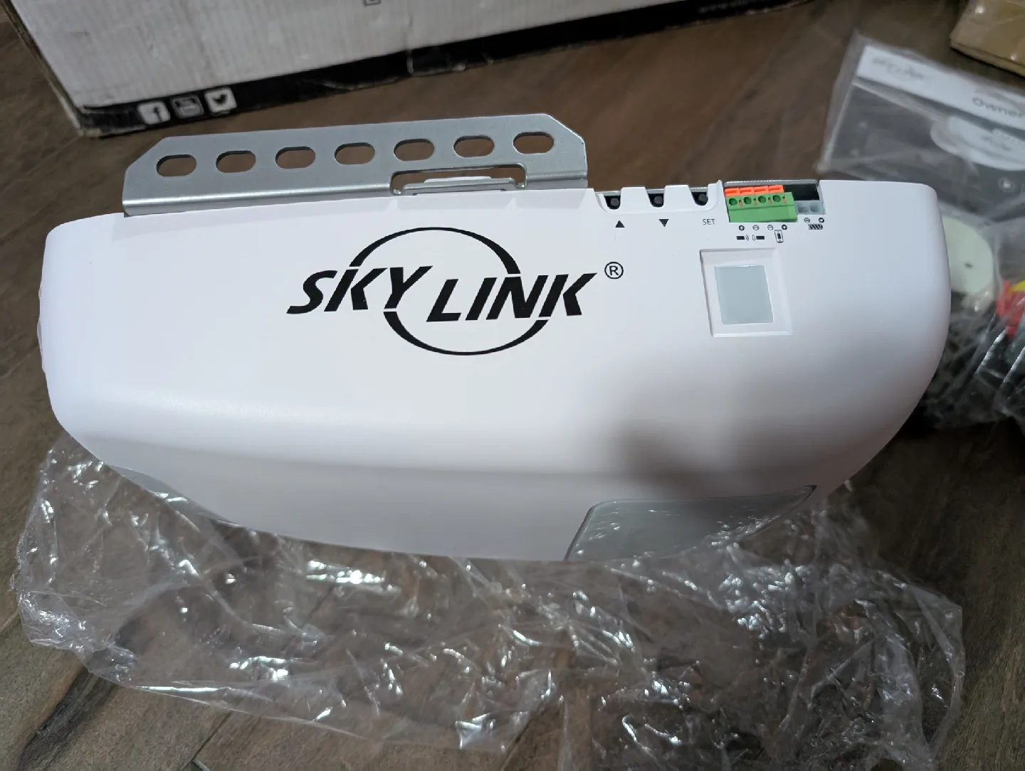 Brand New Skylink 1 1/4HP Garage Door Opener For Sale image indicator(5)