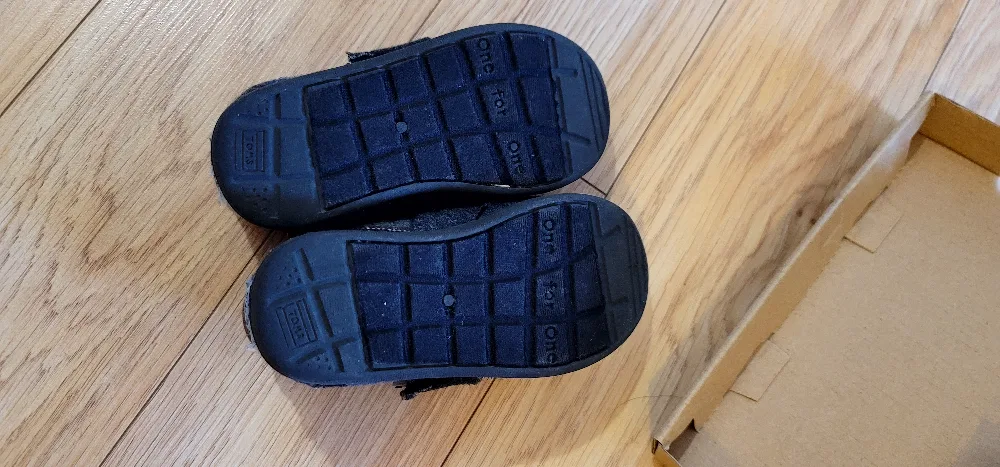 TOMS Kids' Shoes Size T8, Like New image indicator(3)