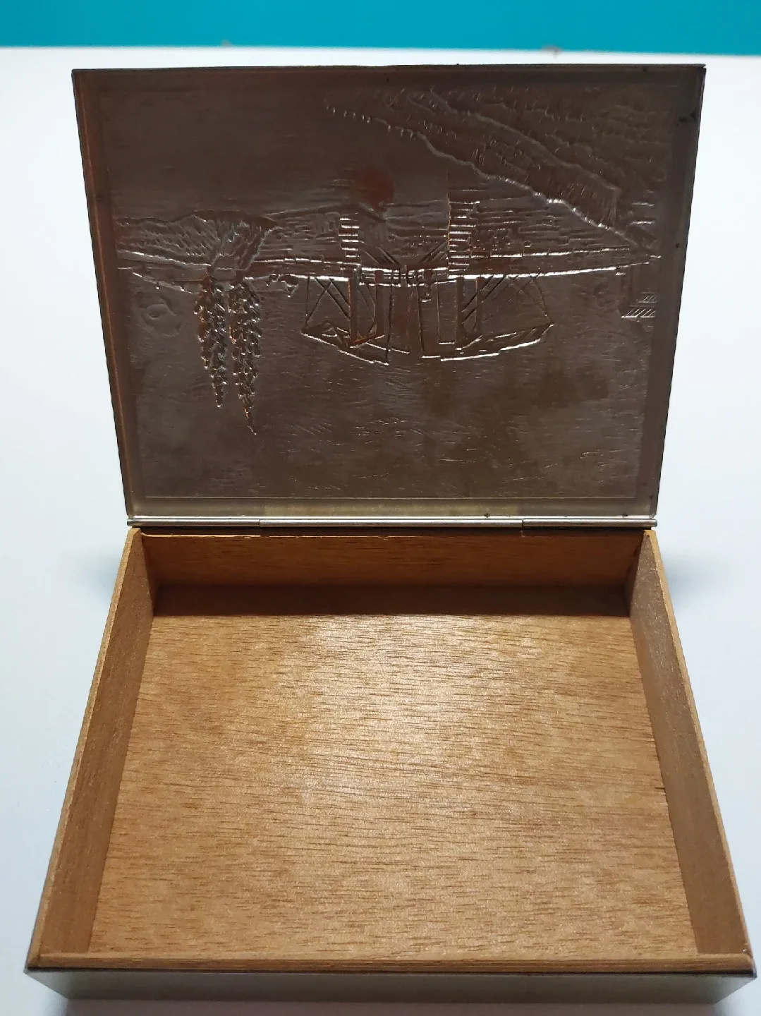 Vintage Tin/Pewter Trinket box image indicator(2)