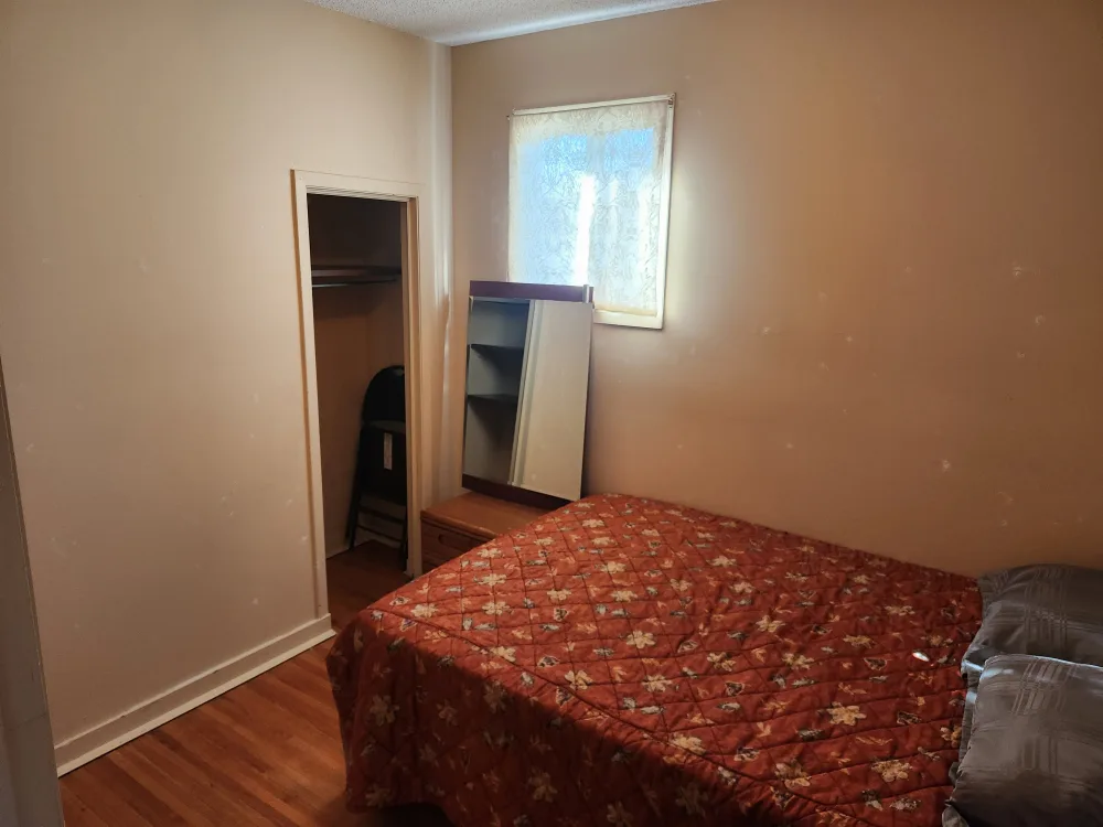 1 room for rent in tuxedo park image indicator(6)