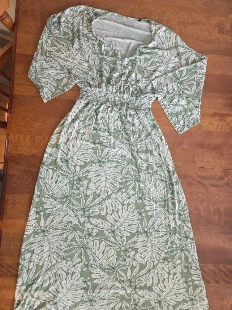 Green & White Leaf Print Maxi Dress image indicator(2)