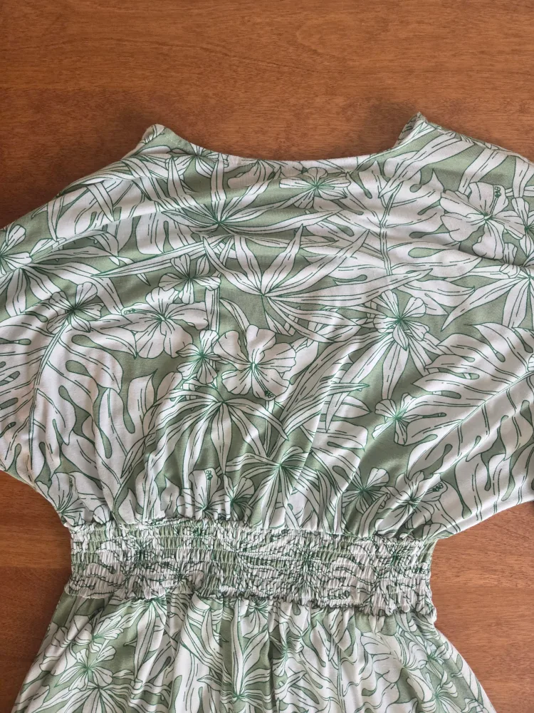 Green & White Leaf Print Maxi Dress image indicator(4)