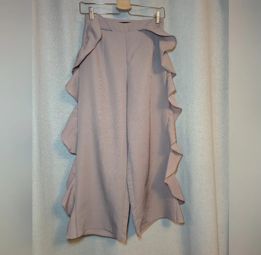 Boohoo Ruffle Pants - Size US 4 thumbnail
