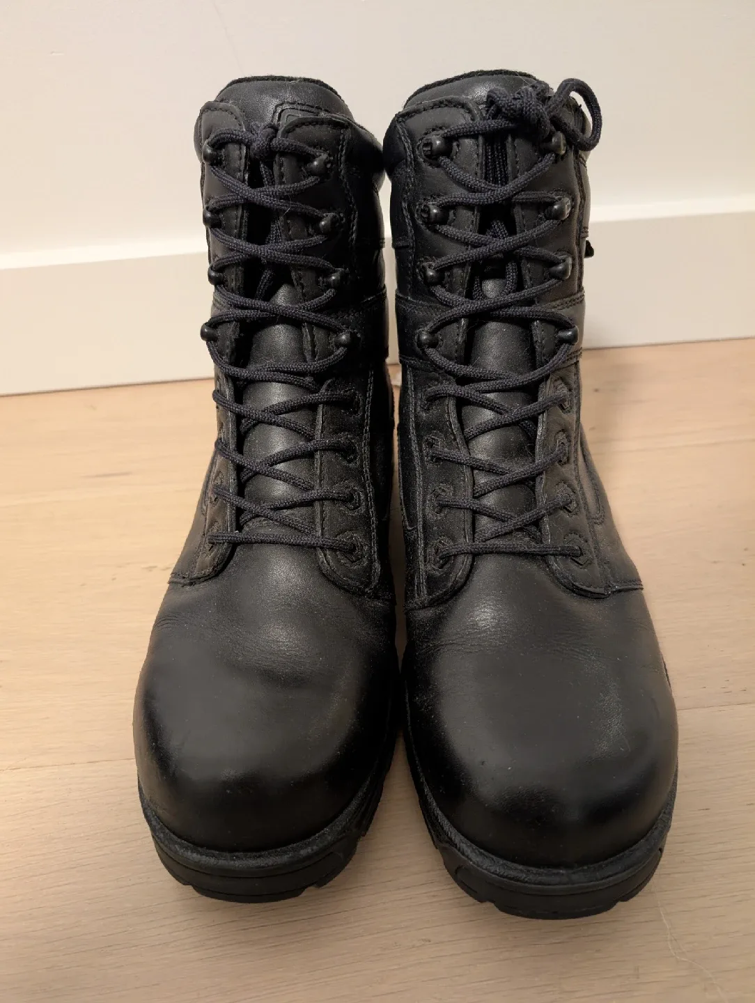 Gore-Tex Black Leather Winter Work Boots Size 10.5 wide image indicator(2)