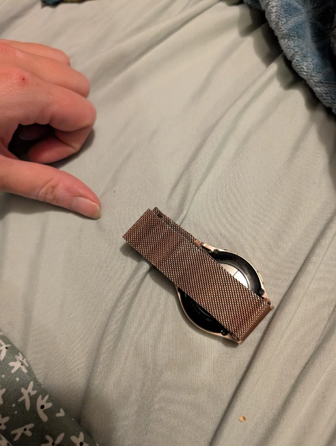 Samsung Galaxy Watch 4 - Rose Gold with bands image indicator(4)