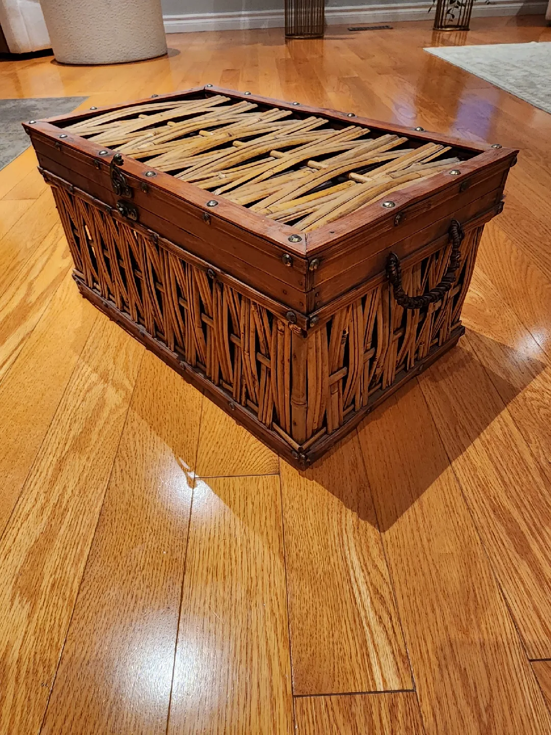 Wooden and Wicker Storage Trunk image indicator(3)