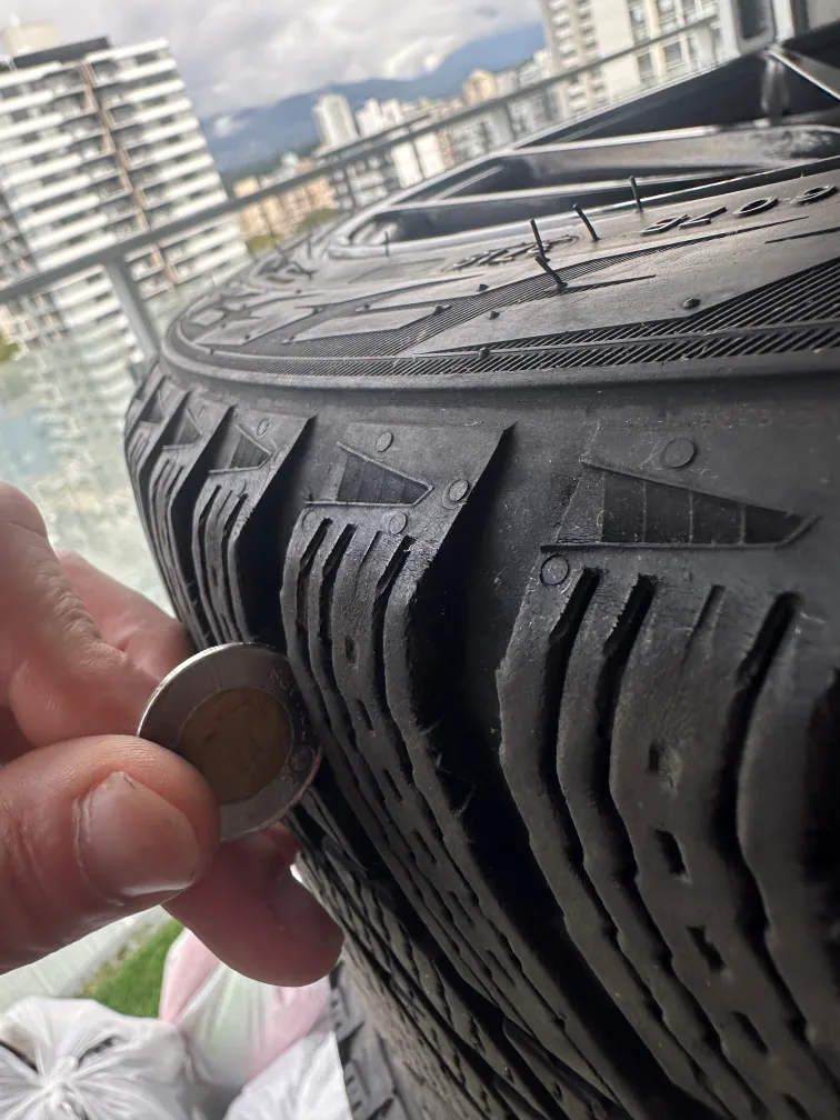 Fast Wheels FC04 Metallic Black 19x8.5 Rims with Hakka R3 Tires image indicator(3)