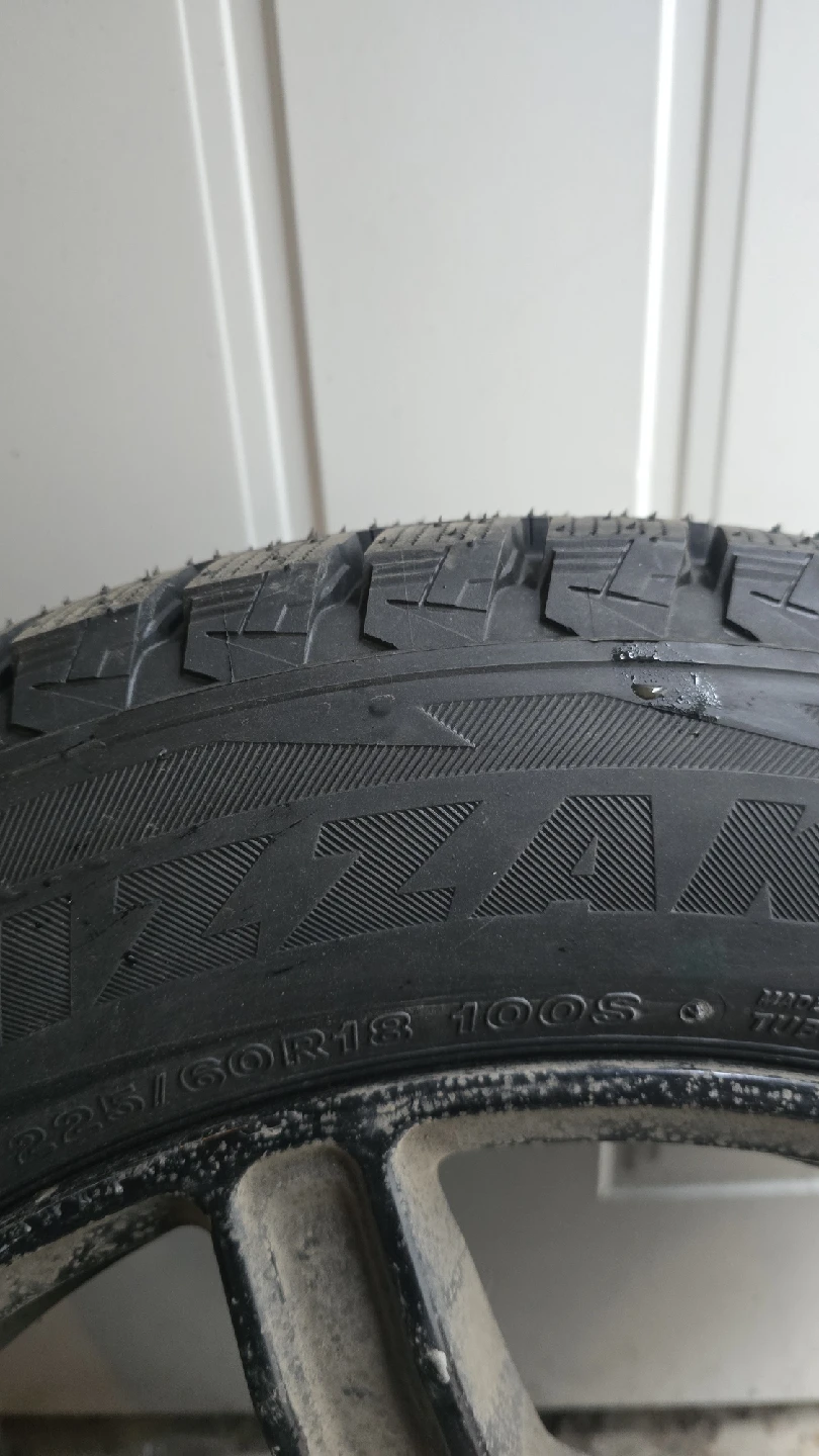 Blizzak 225/60R18 100S Winter Tires - photo 5