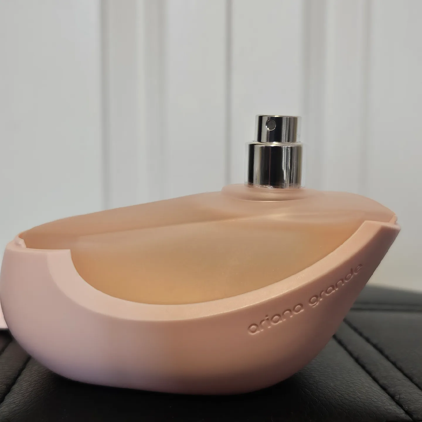 Ariana Grande MOD Blush Eau de Parfum Spray 100ml image indicator(3)