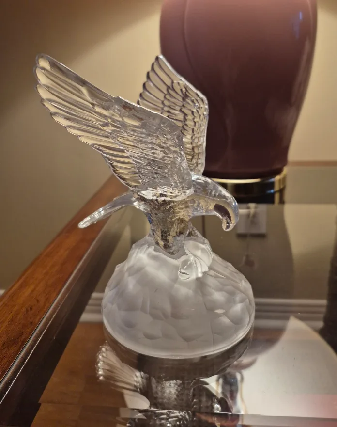 Vintage Eagle crystal figurine image indicator(2)