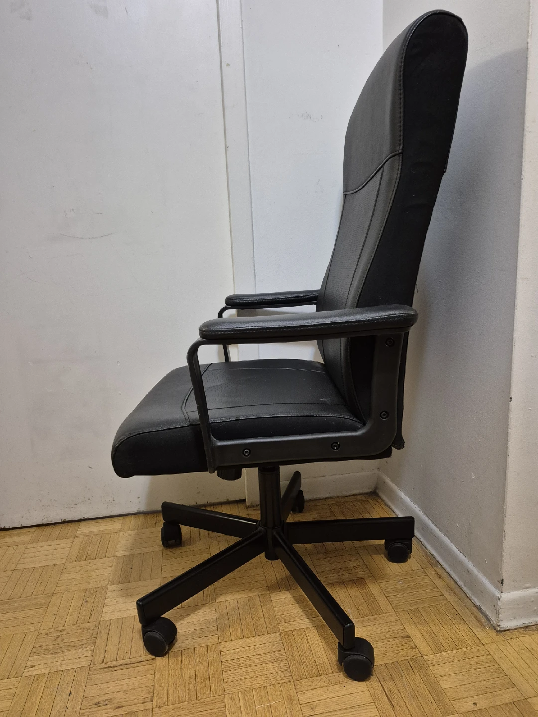 Black Office Chair - photo 2