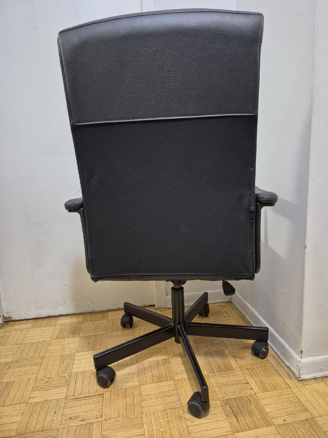 Black Office Chair - photo 3