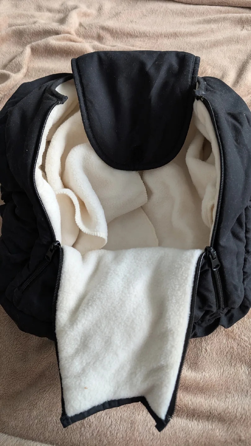 Jolly Jumper Arctic Sneak-a-Peek Car Seat Cover image indicator(2)