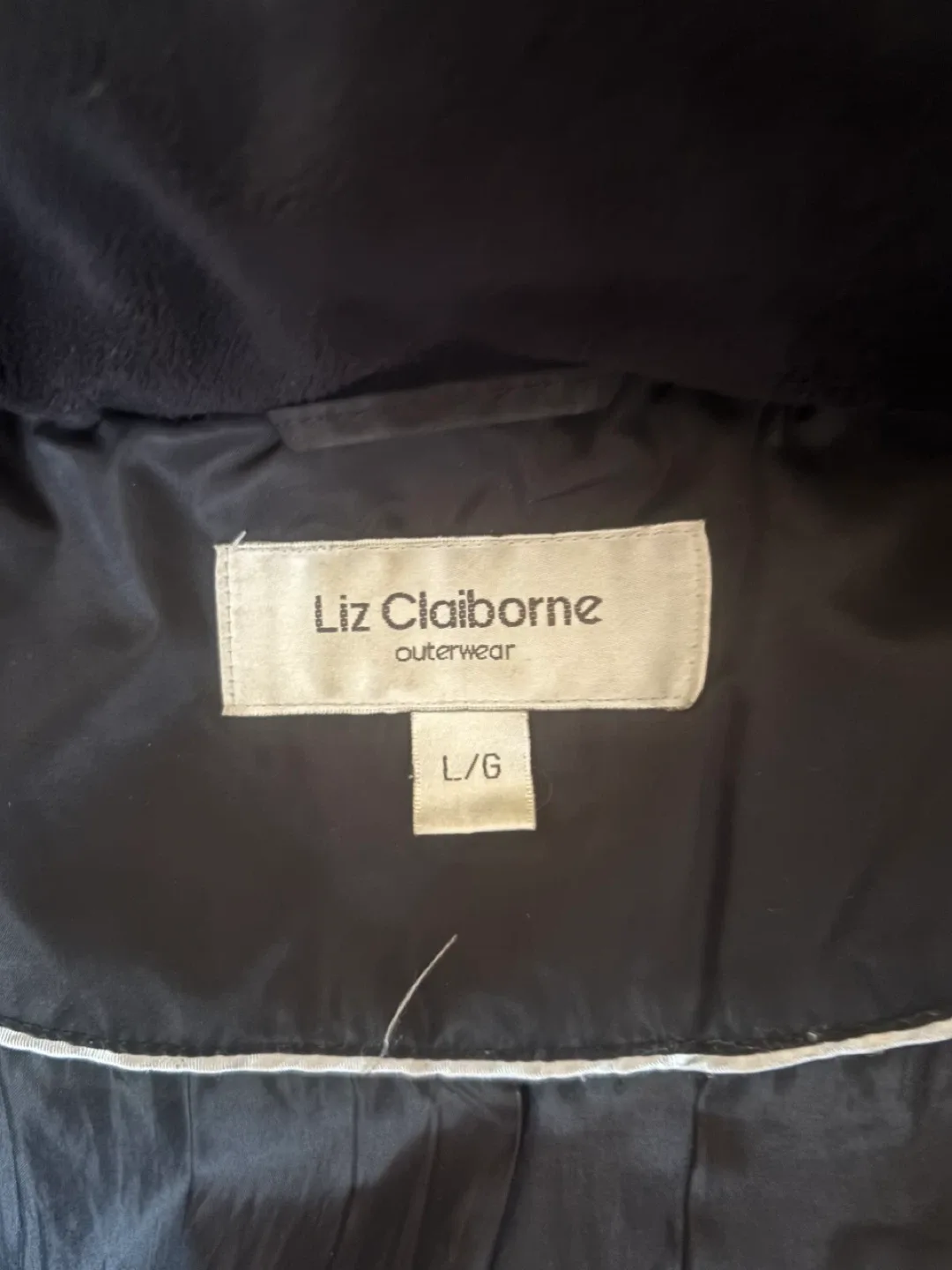 Liz Claiborne Black Puffer Jacket - Size L image indicator(3)