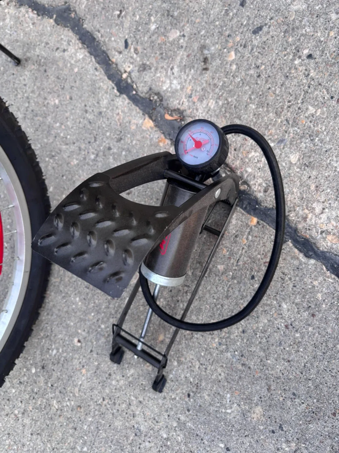 Supercycle SE 2600 Bike with Pump & Lock image indicator(3)