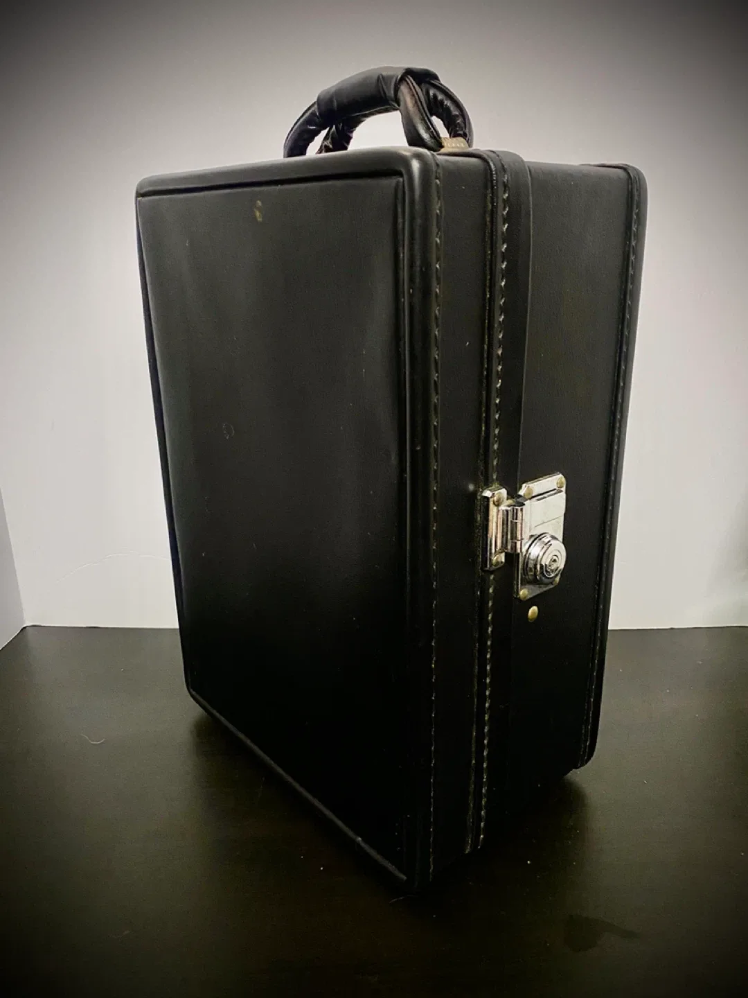 Vintage Londonaire 1960’s  ‘Portable Pub’ image indicator(2)