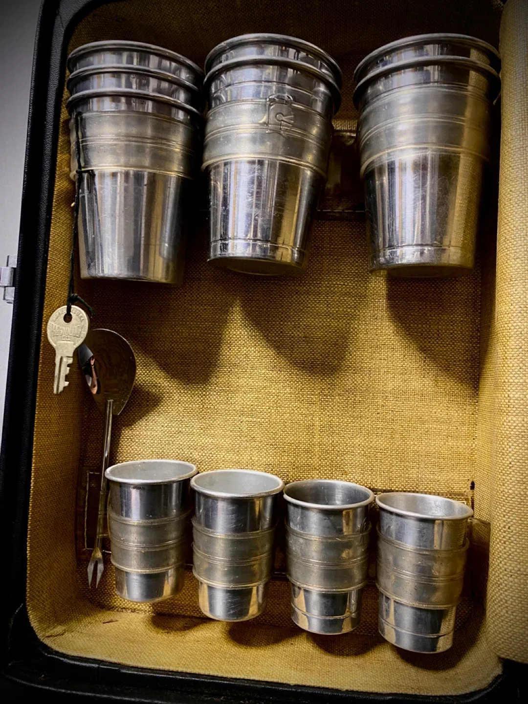 Vintage Londonaire 1960’s  ‘Portable Pub’ image indicator(6)