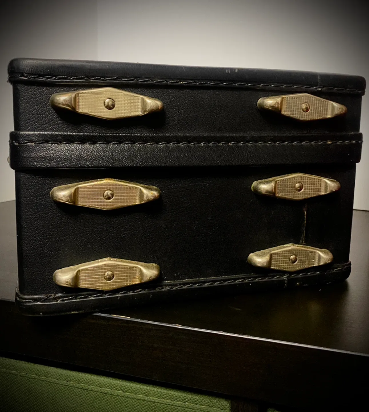 Vintage Londonaire 1960’s  ‘Portable Pub’ image indicator(8)