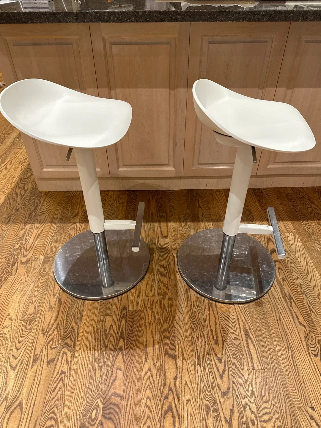 Modern White Bar Stools - Set of 2 image indicator(6)