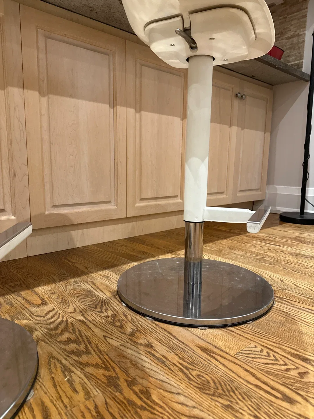 Modern White Bar Stools - Set of 2 image indicator(5)