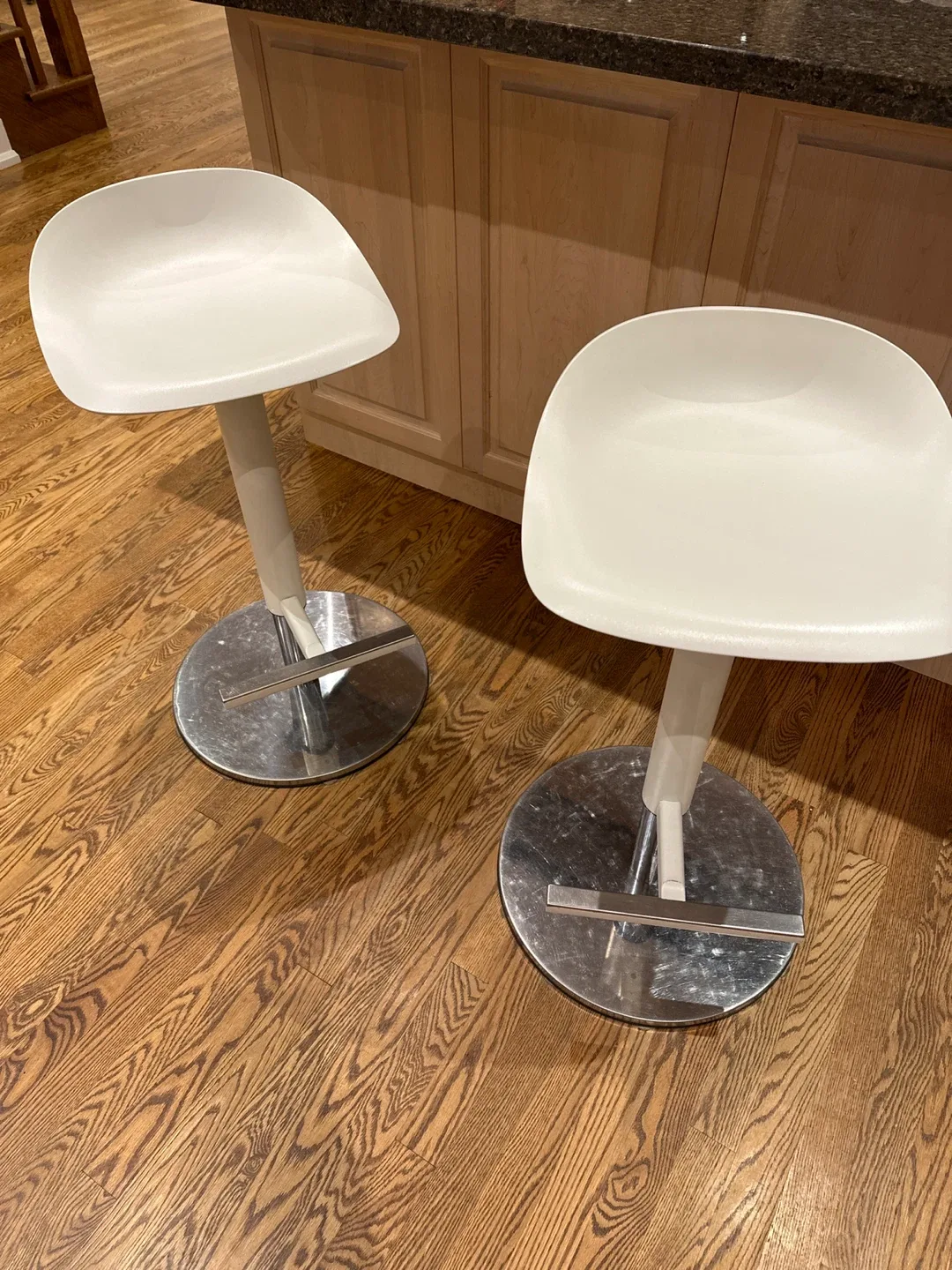 Modern White Bar Stools - Set of 2 image indicator(2)