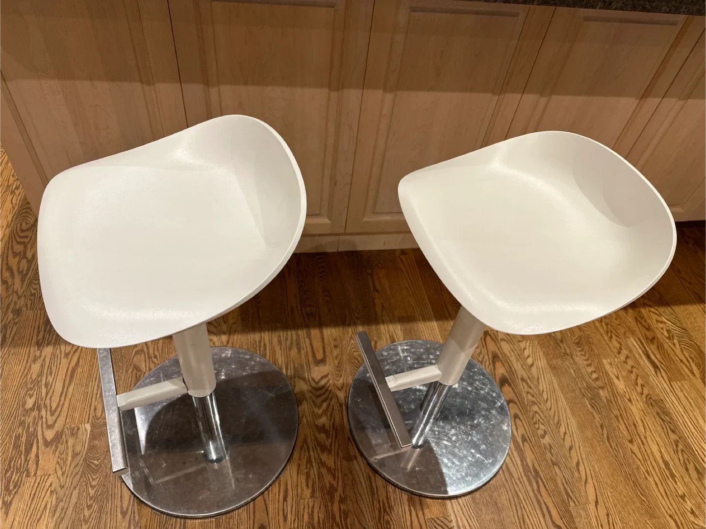 Modern White Bar Stools - Set of 2 image indicator(8)