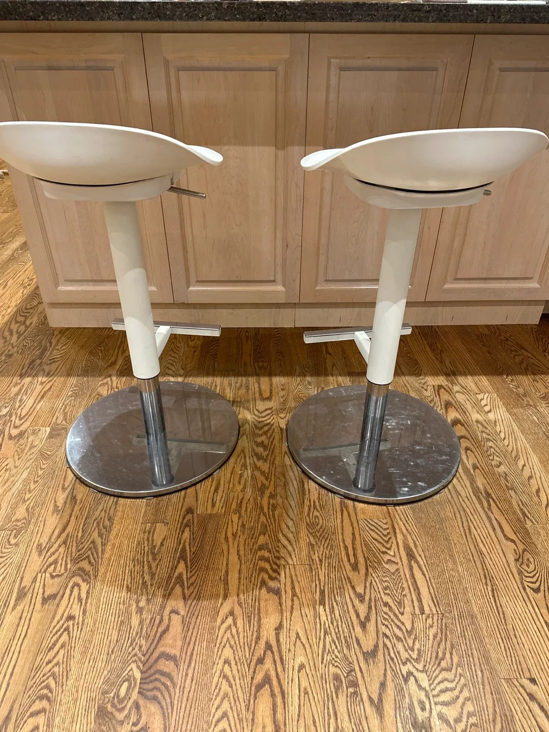 Modern White Bar Stools - Set of 2 image indicator(10)