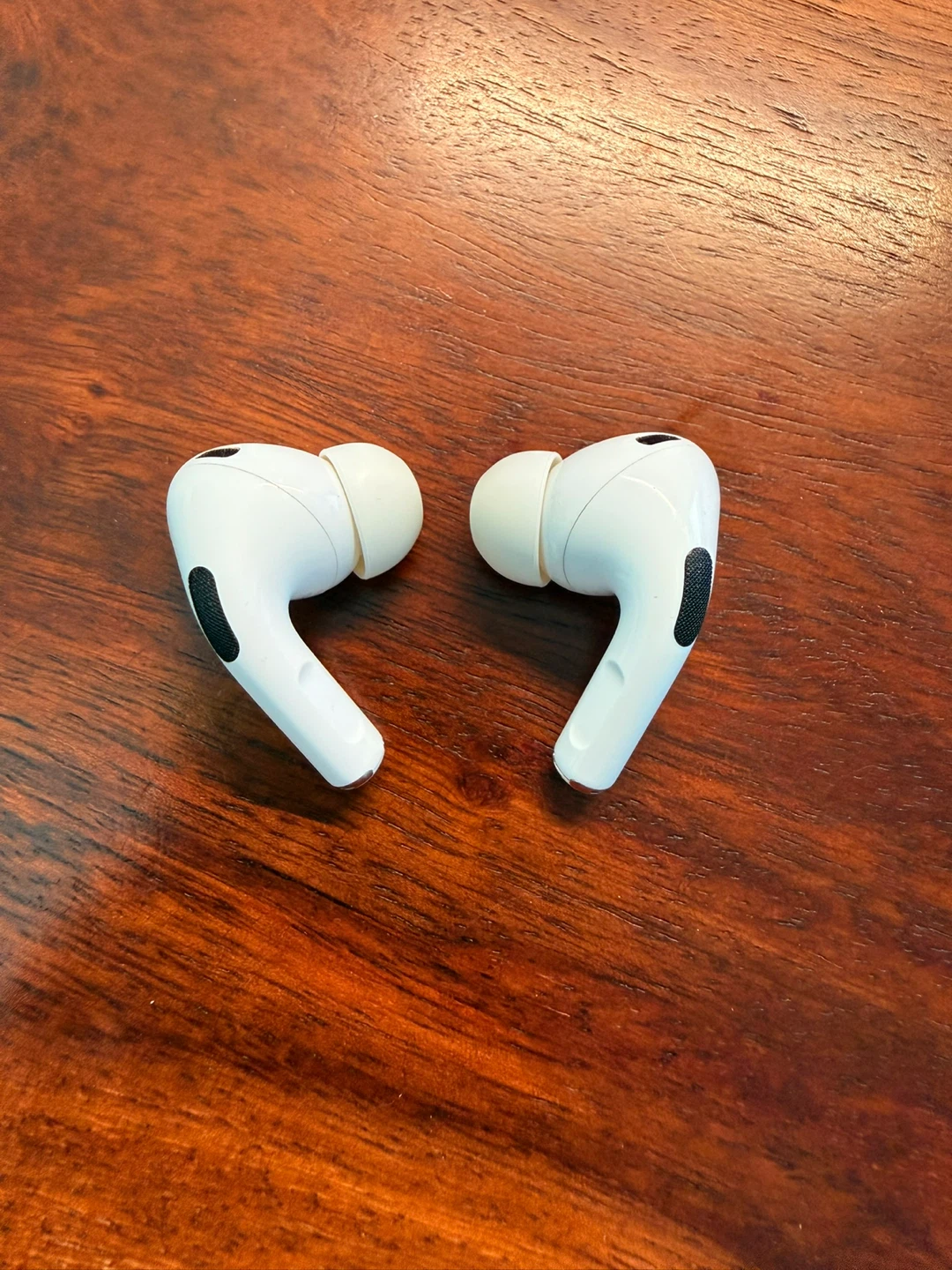 Apple AirPods Pro (2nd generation) - photo 2