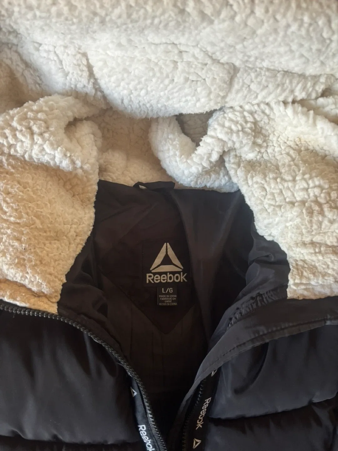 Reebok Black Puffer Jacket - Size L image indicator(2)