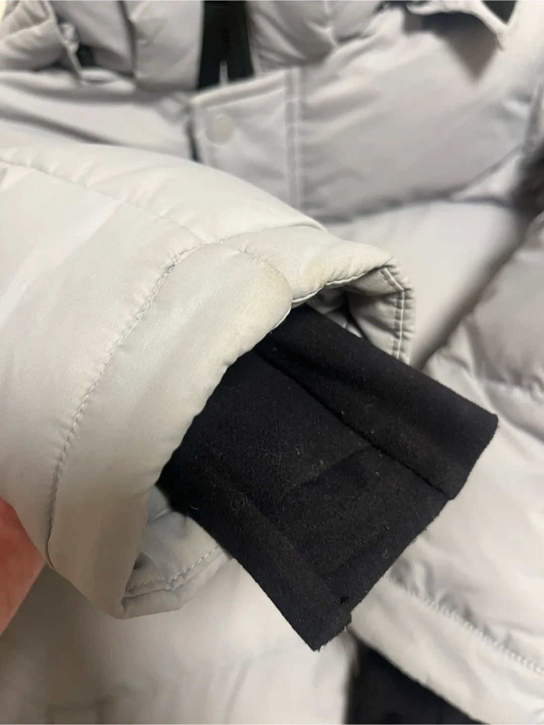 Aritzia Tna The Super Puff™ Original Marble Grey – 3XS – #103424 image indicator(6)