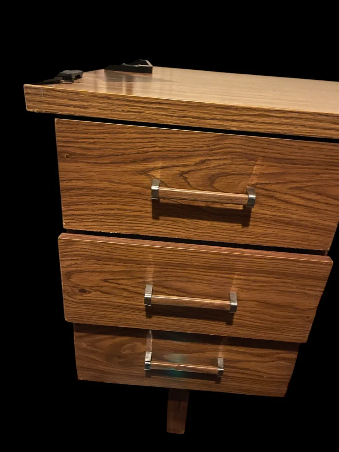 Wooden Desk with Drawers IN GREAT CONDITION image indicator(2)