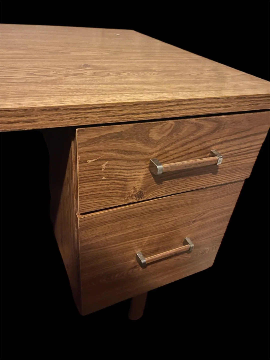 Wooden Desk with Drawers IN GREAT CONDITION image indicator(3)