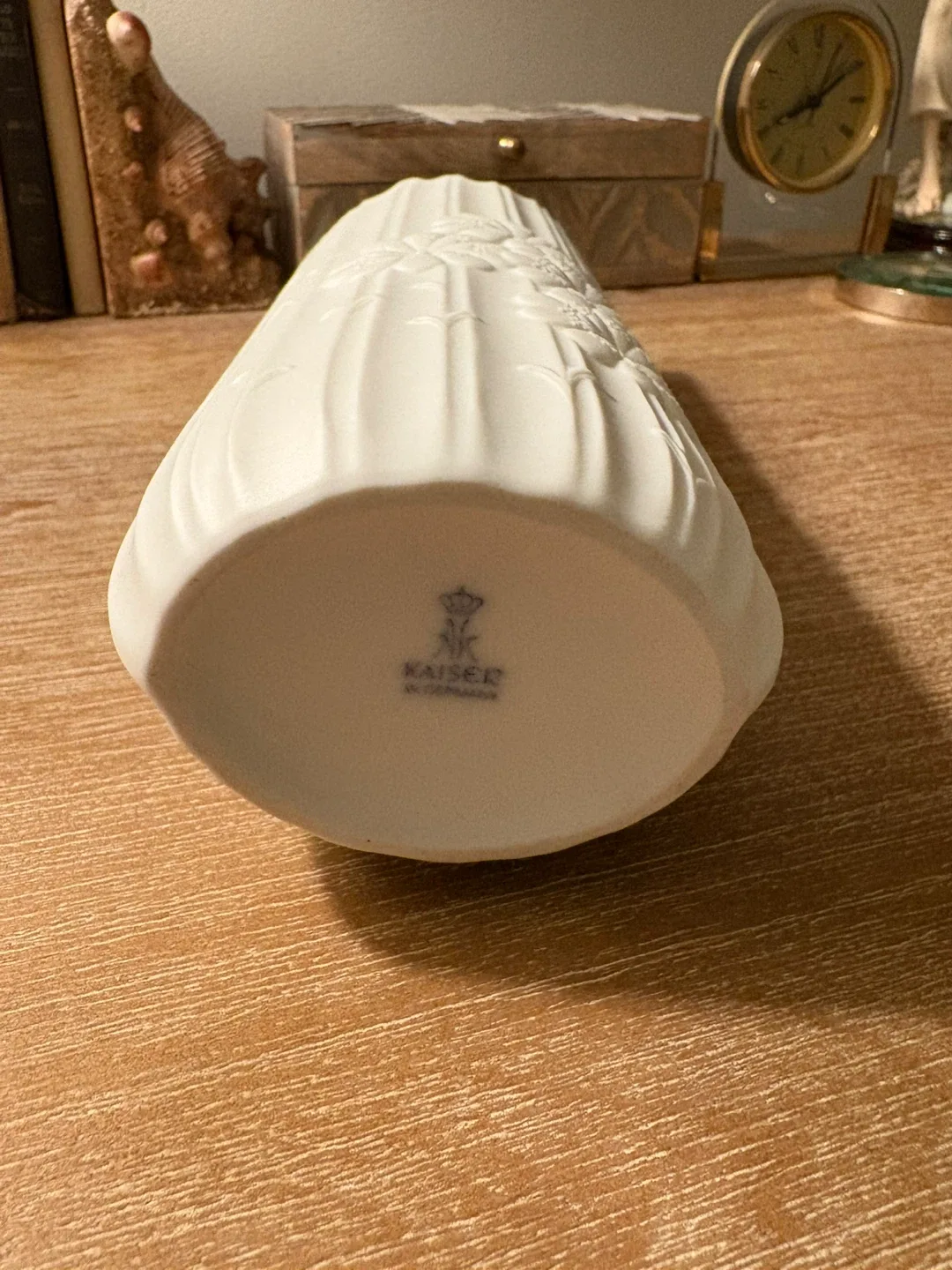 Kaiser W. Germany White Porcelain Vase image indicator(4)