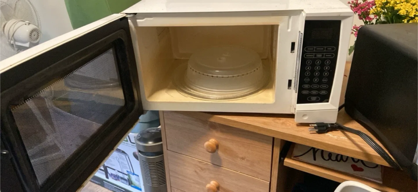 Danby Microwave - White image indicator(2)