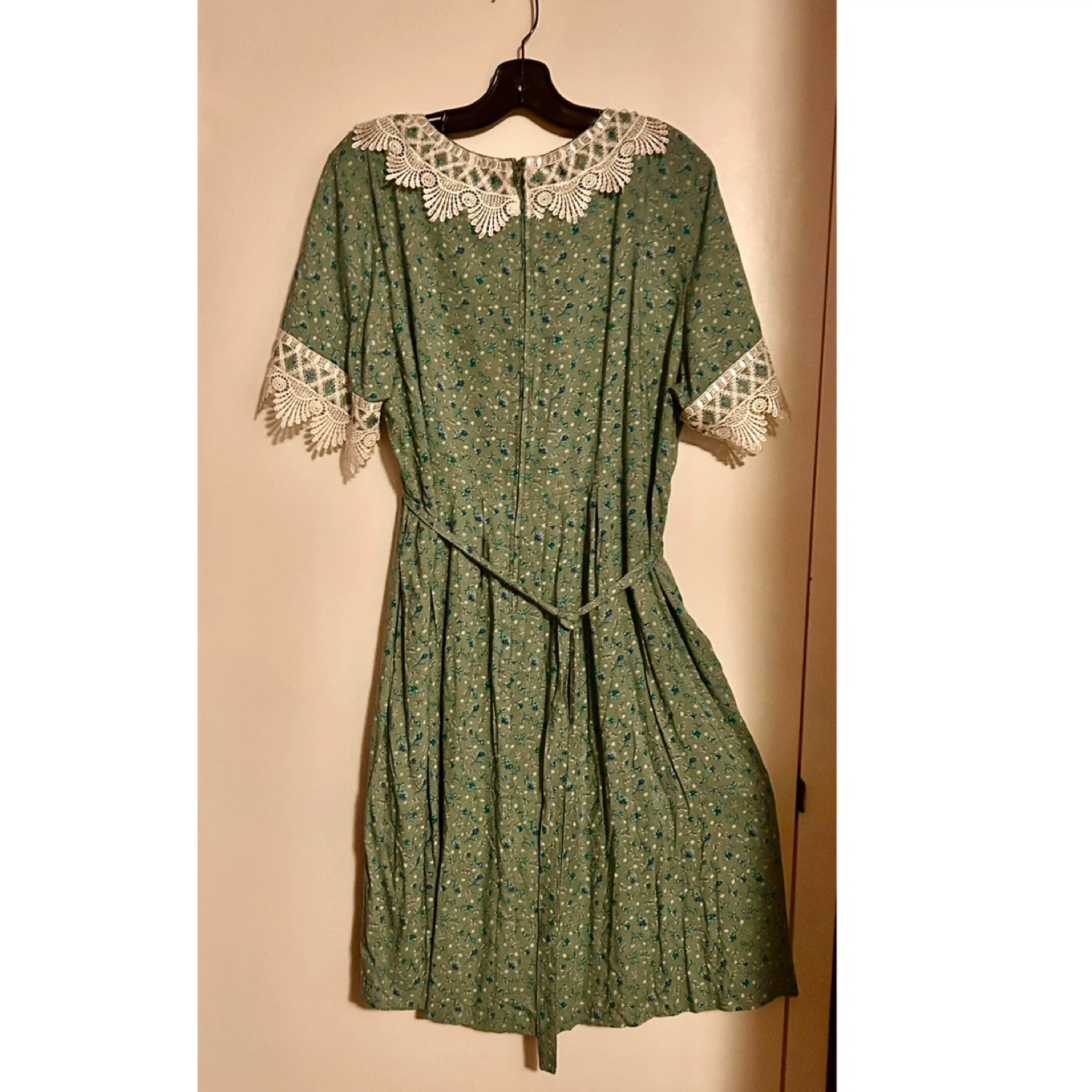 Erika Green Floral Dress with Lace Collar - photo 2