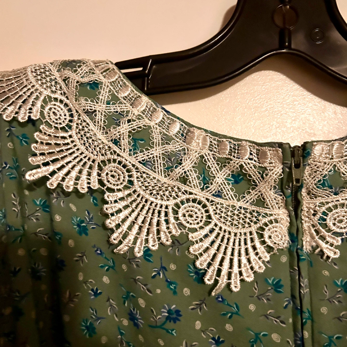 Erika Green Floral Dress with Lace Collar - photo 3