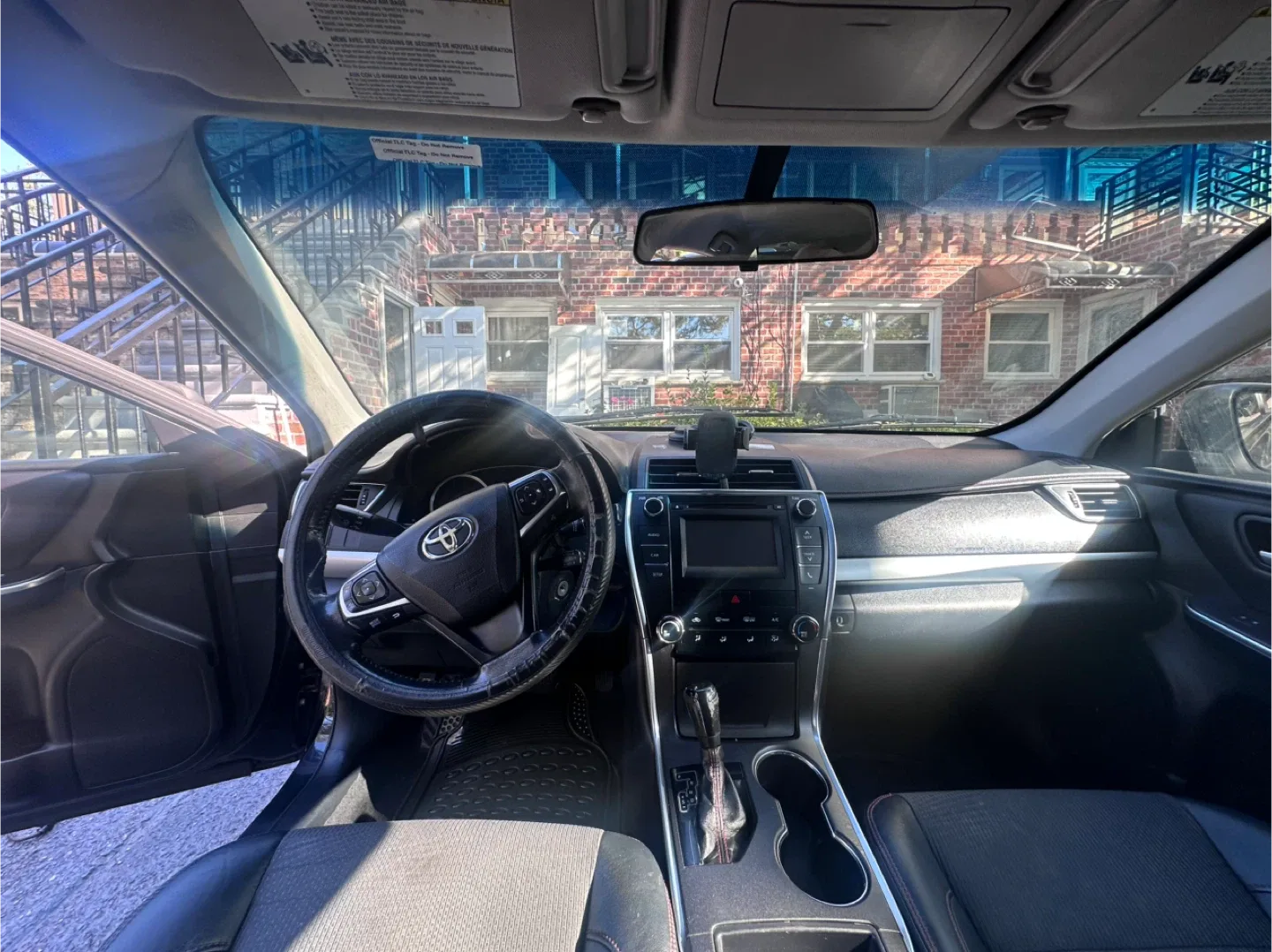 2017 Toyota Camry SE clean title image indicator(6)