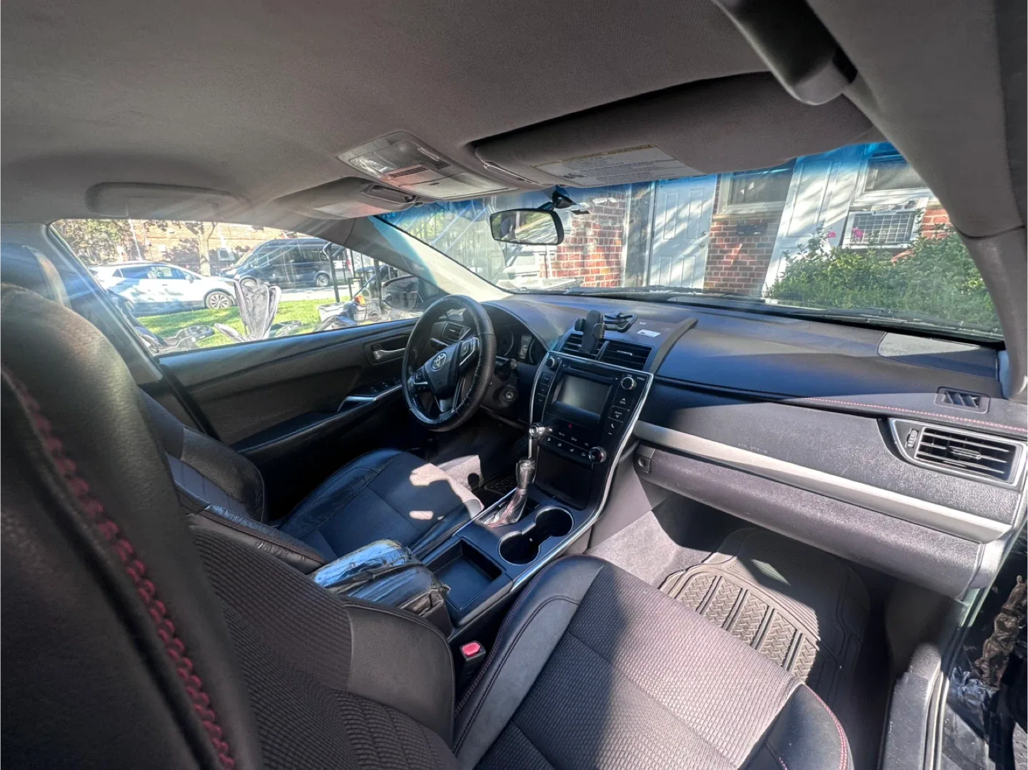 2017 Toyota Camry SE clean title image indicator(8)