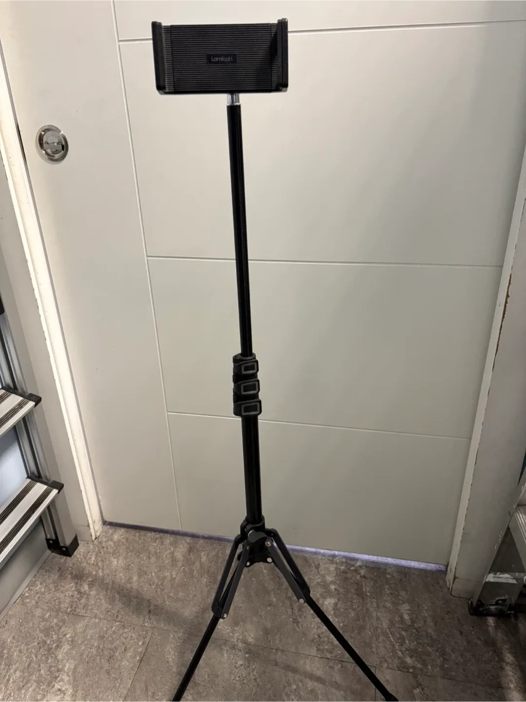 Adjustable iPad Tripod Stand image indicator(2)