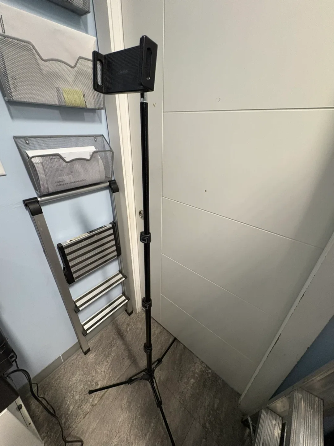 Adjustable iPad Tripod Stand image indicator(4)